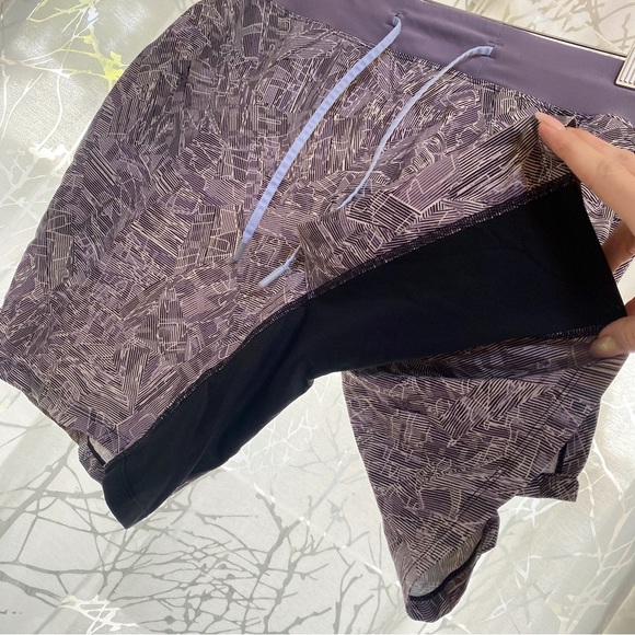 Lululemon T.H.E 7” linerless shorts black purple Parallel Divide Dusky Lavender - Picture 2 of 11